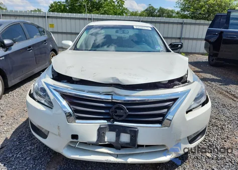 2015 Nissan Altima 2.5 из США, поврежденный, VIN 1N4AL3AP3FC483201